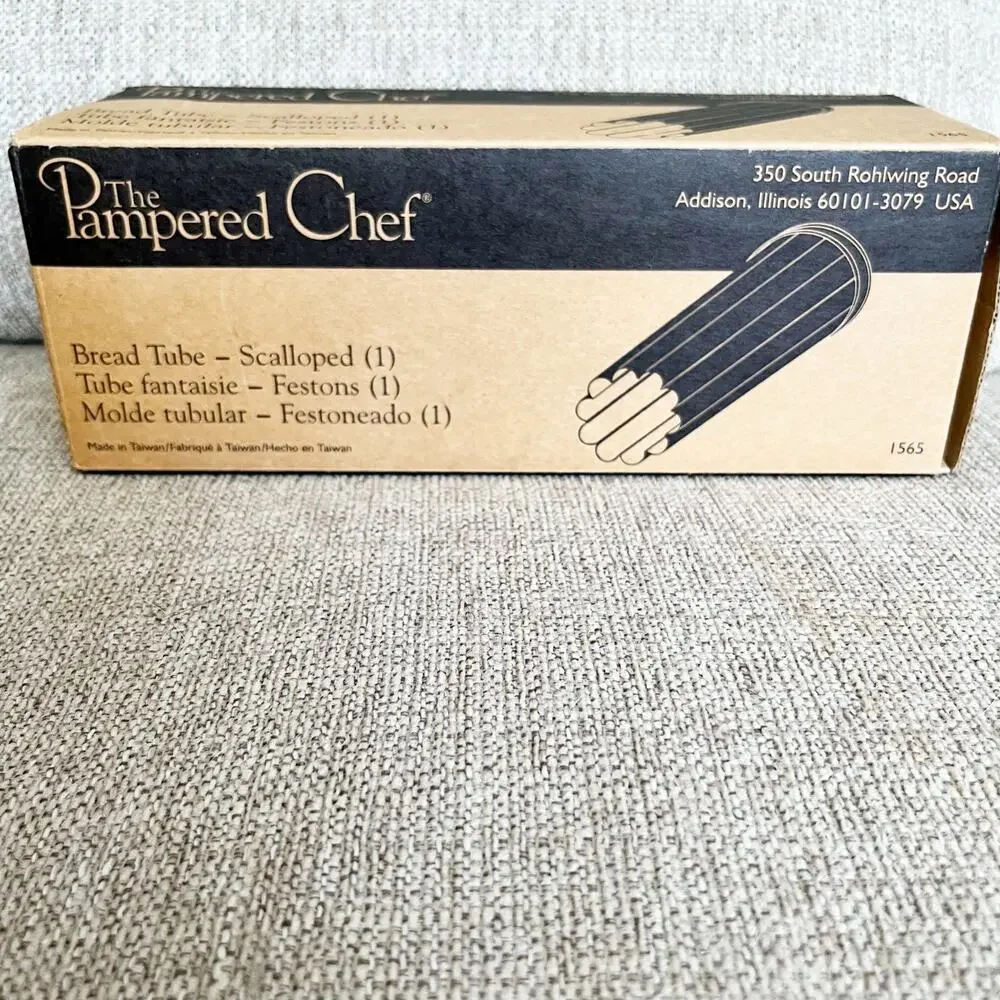 Pampered Chef Scalloped Retired Bread Tube Bakeware with Lids & Recipe, NIB!